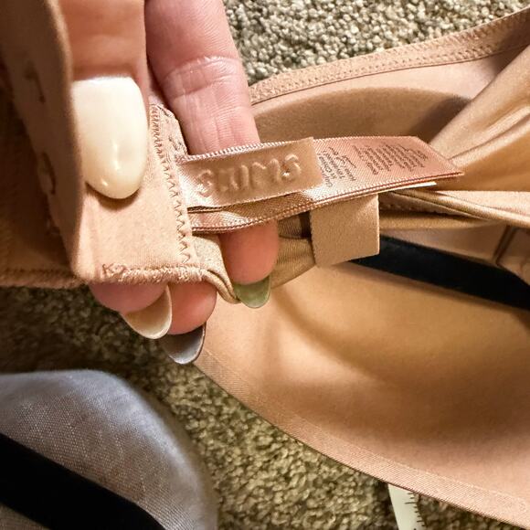 SKIMS Smoothing Intimates Full Coverage Bra 38C - Picture 4 of 7